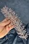تاج زفاف مطرز بالكريستال من هيرا - 7