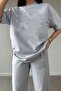تي شيرت أساسي بنطال رياضي Jogger - طقم بدلة رياضية رمادي سادة من الأسفل برقبة دائرية كبيرة الحجم