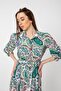 فستان نسائي منقوش باللون الأخضر - 2