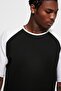 تيشيرت رجالي ذو أكمام راجلان باللونين الأسود والأبيض ذو قصة فضفاضة - 4