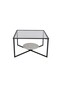 طاولة قهوة مربعة بتصميم عصري جريء، تجمع بين سطح زجاجي أسود ورف سفلي رمادي وقاعدة معدنية سوداء. - 2