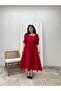 فستان من قماش البوبلين ذو رقبة مربعة وكشكشة كبيرة باللون الأحمر - 2