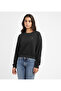 سويت شيرت Levi's® بأكمام طويلة للنساء باللون الأسود