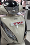 ملصق ملصق TVS باللون الأحمر لحامل لوحة أمامية لـ TVS Jupiter (قطعة واحدة) - 2