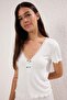 Ekru Dantel ve Gül Aksesuar Detaylı Fitilli Şortlu Örme Pijama Takımı THMSS25PT00417