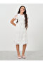 فستان ميدي بفتحة رقبة مستديرة وقصة A مع حشوة من الدانتيل