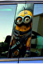 ملصق رقائق على شكل عمود باب السيارة مطبوع عليه Minions، عبوة من قطعتين (يمين ويسار)