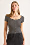 Women's Black Button Detailed Soft Textured Crop T-Shirt Tsh-19000932 - 3