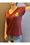 تي شيرت نسائي أساسي برقبة على شكل حرف V وطبعة فراشة - 4