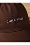 قبعة Chill Vıbes مطبوعة باللون البني للجنسين، موديل كلاسيكي قابل للتعديل - 3