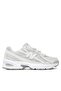 Sports shoes 740