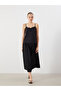Black Zippered Waist Pleated Skirt