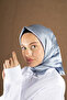 وشاح Aura ذو اللون الموحد - خيار أنيق للتنسيقات الكاجوال والمتقنية - 3