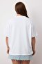 Beyaz %100 Süprem Baskılı Oversize/Rahat Kesim Örme Büyük Beden T-Shirt TBBSS25BF00082 - 4