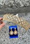 مجموعة أقراط Amara Gold Crown and Drop Shuttle – مجموعة فستان سهرة لامع للعروس - 3