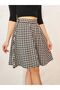 تنورة جرس بيضاء منقوشة بنقش Houndstooth - 3