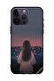 غطاء حماية لهاتف Apple iPhone 14 Pro Max - فتاة واقفة