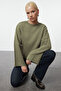 More Sustainable Haki Basic Triko Kazak TWOAW25KZ00313