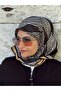وشاح من نسيج حريري منقوش