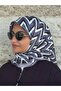 وشاح من نسيج حريري منقوش