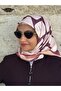 وشاح من نسيج حريري منقوش