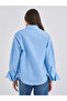 قميص نسائي أزرق سماوي كبير الحجم بأزرار - 4