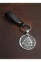 سلسلة مفاتيح من الجلد الطبيعي بتصميم مزدوج الجوانب من VALKNUT