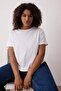 Beyaz Regular Fit Crop Büyük Beden T-shirt TBBSS25BF00061