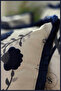 غطاء وسادة كتان Beauty Flowers بنقشة مطرزة بتقنية Punch - 3