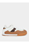 حذاء رياضي برباط بألوان متباينة