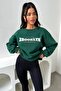 سويت شيرت أخضر كبير الحجم من Brooklyn Thatssofetch - رقبة دائرية - 3