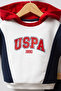 طقم U.S. Polo Assn للأولاد الرضع، باللون الأبيض - 2