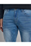 بنطال جينز بقصّة Slim Fit باهتة مع أزرار للإغلاق - 3