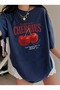 تيشيرت واسع للجنسين باللون الأزرق الداكن بطبعة Red Cherries