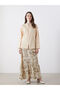 Women's Shirt with Peep Collar and Floral Embroidery - 2