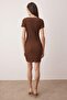 Kahverengi Düz Aksesuar Detaylı Büzgü/Drape Detaylı Kısa/Mini Örme Elbise TWOSS25EL00914 - 4
