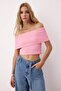 Pembe Dokulu Karmen Yaka Vücuda Oturan Crop Esnek Örme Bluz TWOSS25BZ00602