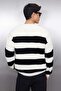 Siyah Casual Oversize Fit Geniş Kalıp Bisiklet Yaka Çizgili Triko Kazak TMNAW23KZ00106 - 8
