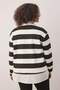 Siyah-Beyaz Çizgili Alttan Gömlek Çıkmalı Örme Büyük Beden Sweatshirt TBBAW25SW00000 - 4