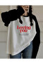 تي شيرت أبيض مطبوع بأكمام طويلة من Pinterest Design Reglan