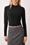 Siyah Kolu Büzgü Detaylı Fitted/Vücuda Oturan Dik Yaka Crop Esnek Örme Bluz TWOAW23EL01391 - 4