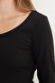 قميص أساسي برقبة على شكل حرف U من قماش المودال - 5