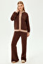 سويت شيرت محبوك بأزرار ذهبية وشريط متباين من نسيج مودال مخلوط بقصة مريحة - 7