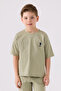 طقم برمودا U.S. Polo Assn للأولاد، باللون الكاكي - 2