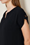Women's Loose Ruffled Low Armlet Detail Dress - 6