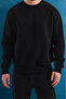 سويت شيرت رجالي فضفاض ذو ياقة دائرية باللون الأسود - 6