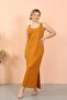 فستان نوم نسائي طويل بفتحة وحمالات سميكة بلون الخردل