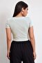 بلوزة نسائية بيضاء بياقة مستديرة وأكمام نصفية من Under Moda - 3
