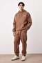 Açık Kahve Regular /Rahat Kesim Kapüşonlu Nakışlı İçi Polar Sweatshirt Eşofman Takım TMNAW24EM00000