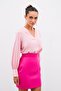 بلوزة ساتان برقبة على شكل حرف V - وردي - 3